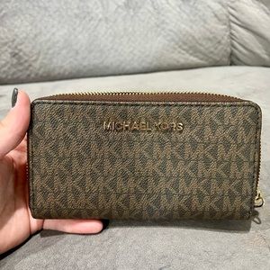 Michael Kors Phone Wallet